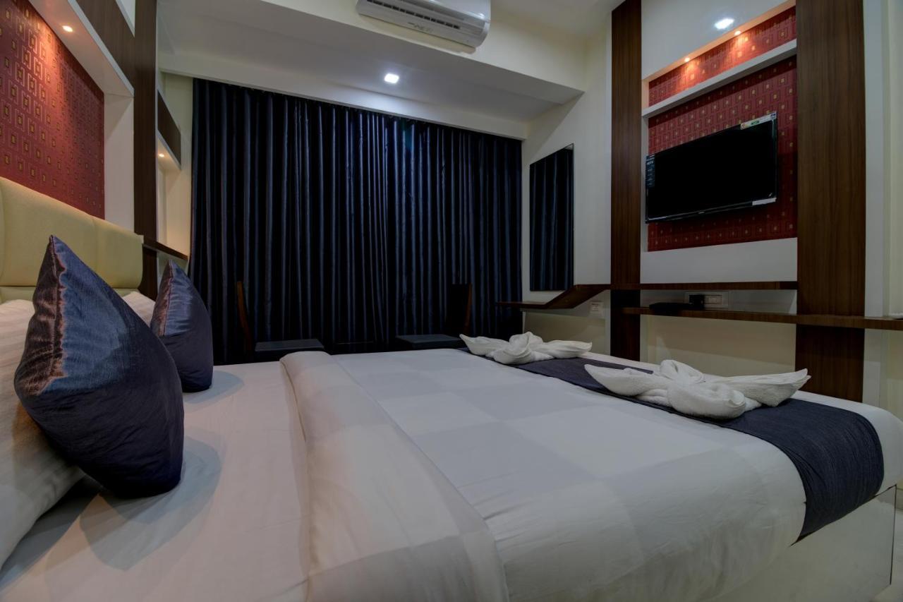 Hotel Mourya Residency ナビムンバイ エクステリア 写真