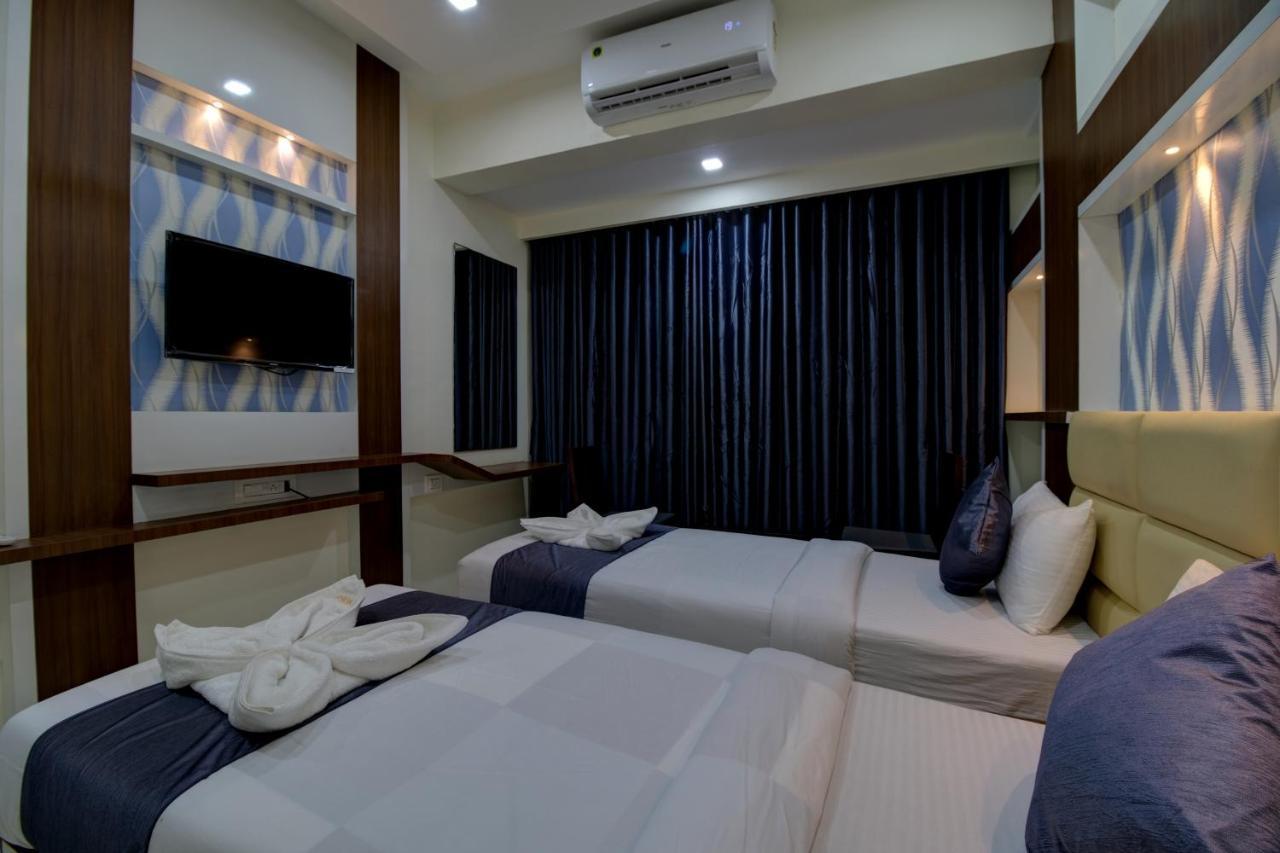 Hotel Mourya Residency ナビムンバイ エクステリア 写真