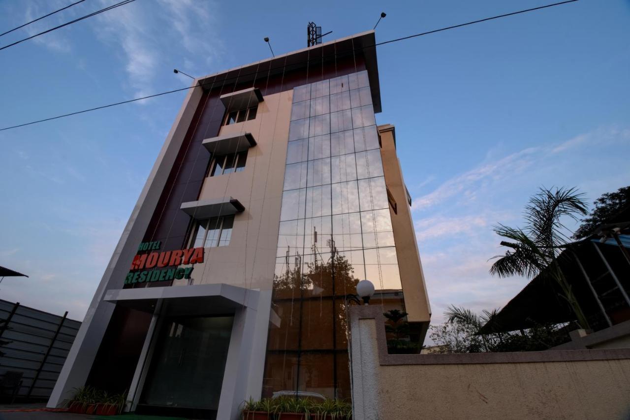Hotel Mourya Residency ナビムンバイ エクステリア 写真