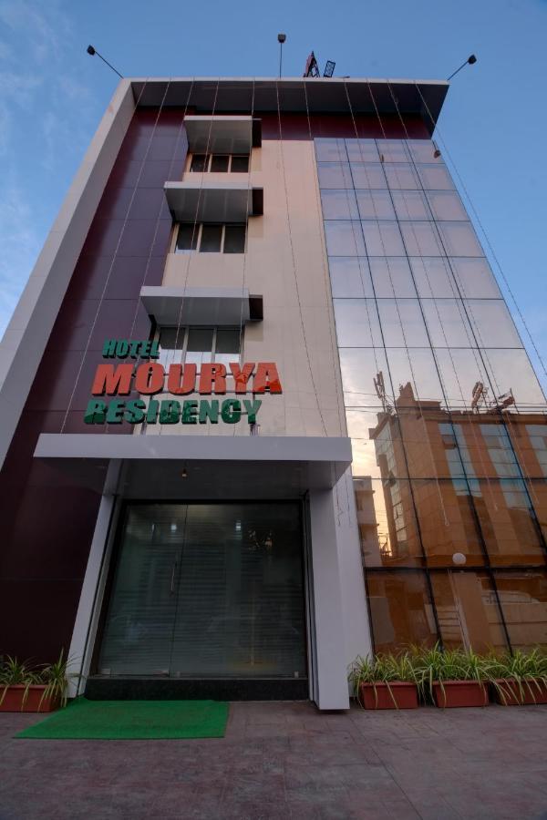 Hotel Mourya Residency ナビムンバイ エクステリア 写真